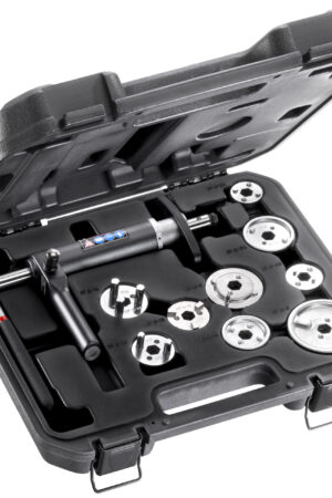 Pneumatisches Bremskolbenrückstellwerkzeug mit Aufnahmen